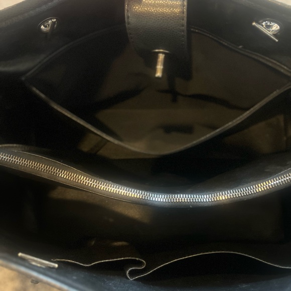 Chanel Caviar Large Be Tote- 100% authentic east west style - Picture 12 of 12